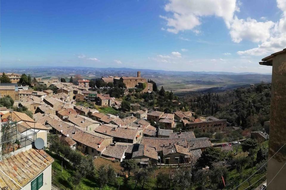 Historic Center Apartment With Private Garage Montalcino Buitenkant foto