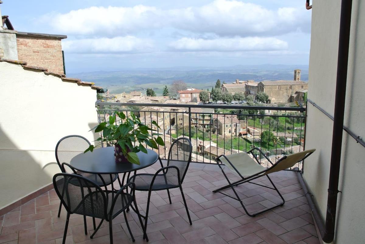 Historic Center Apartment With Private Garage Montalcino Buitenkant foto